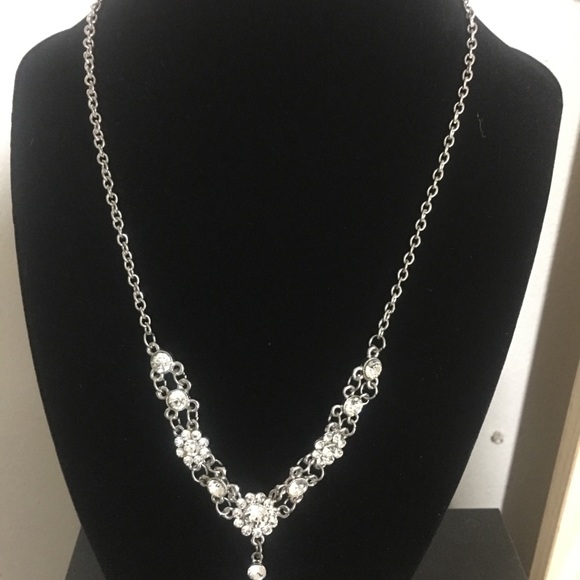 Elegant silver tone necklace - Picture 3 of 3